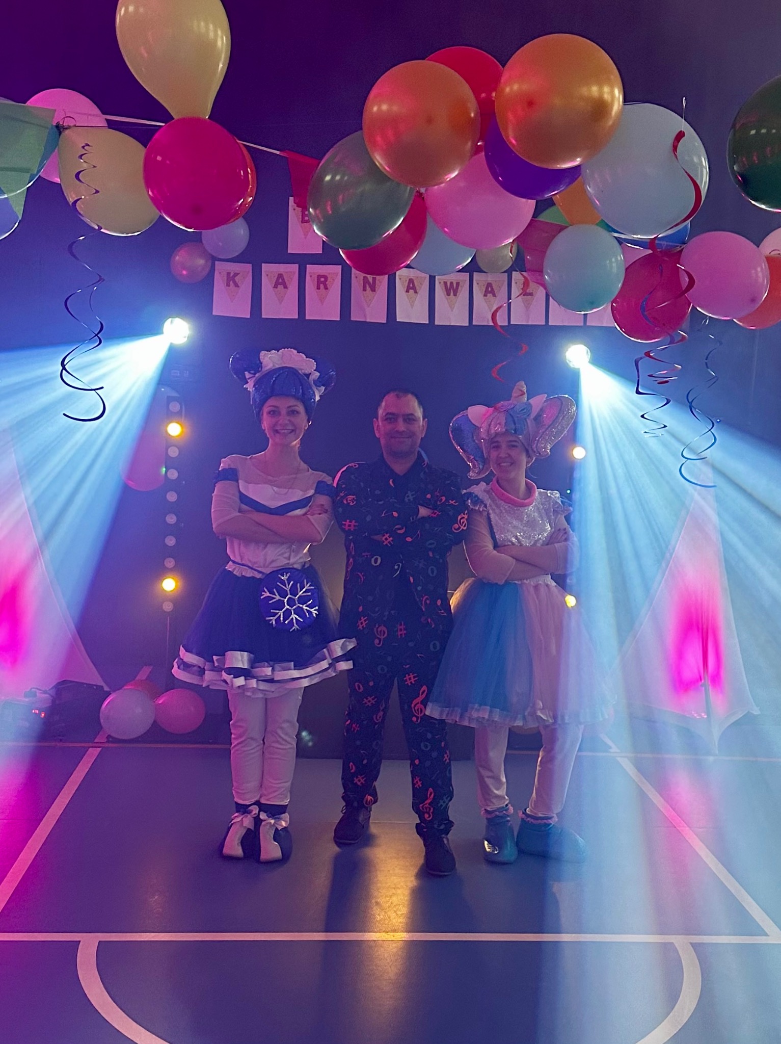 Bal karnawałowy w szkole podstawowej.