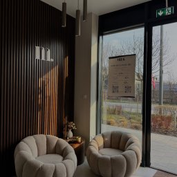 Bloom Skin Sp Z O.O. - Nowoczesne, przytulne wnętrze naszej kliniki - miejsce, w którym możesz się zrelaksować i zadbać o siebie🤍