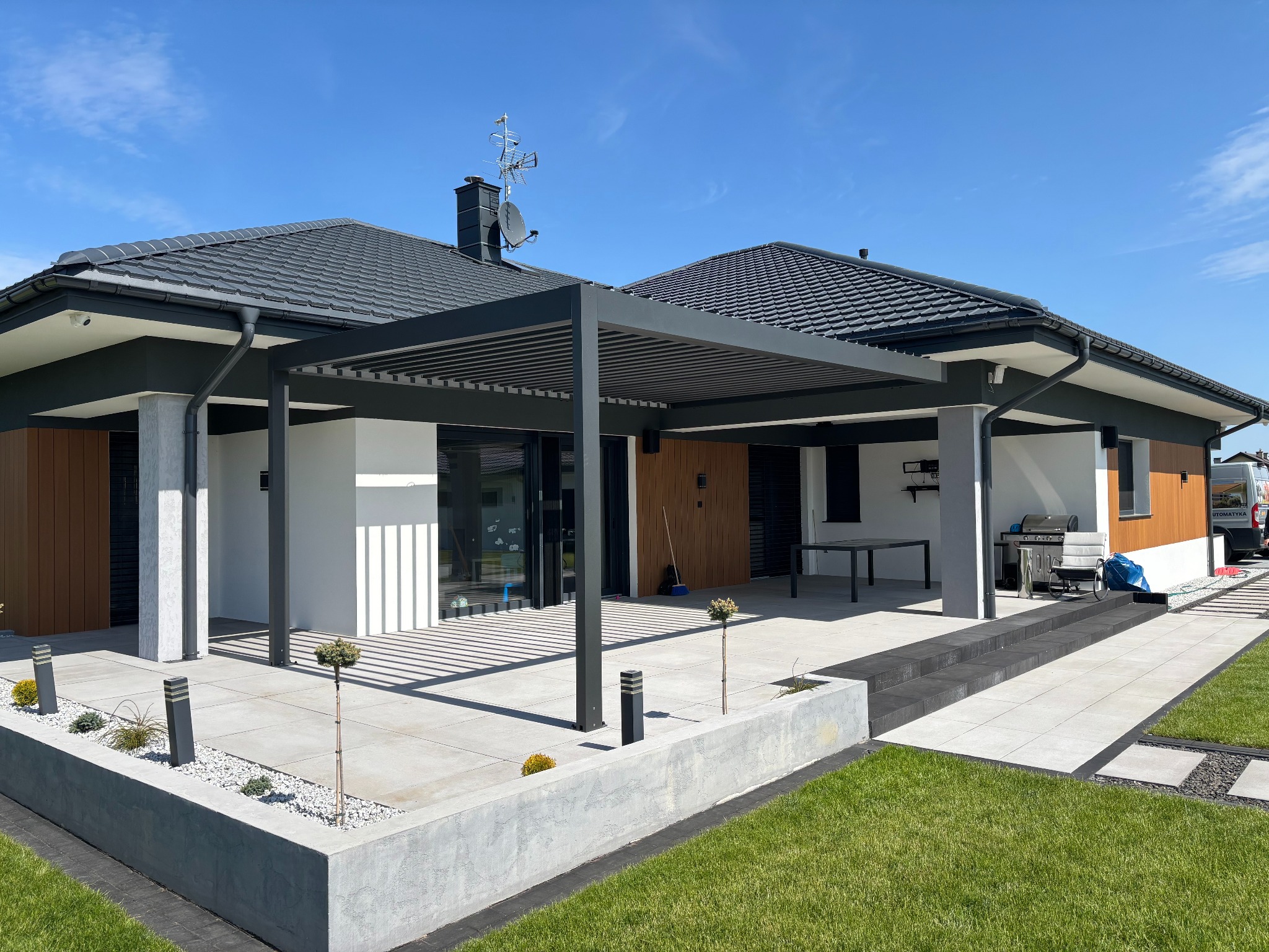 (realizacja) Pergola lamelowa przyścienna