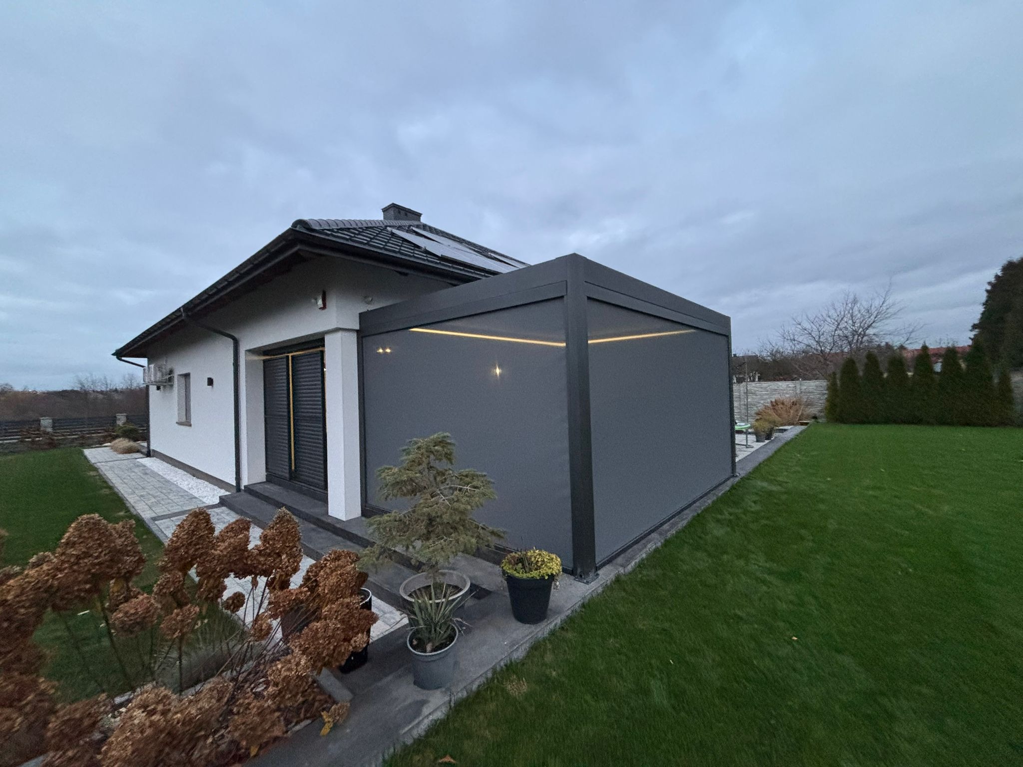 (realizacja) rolety screen zip w pergoli