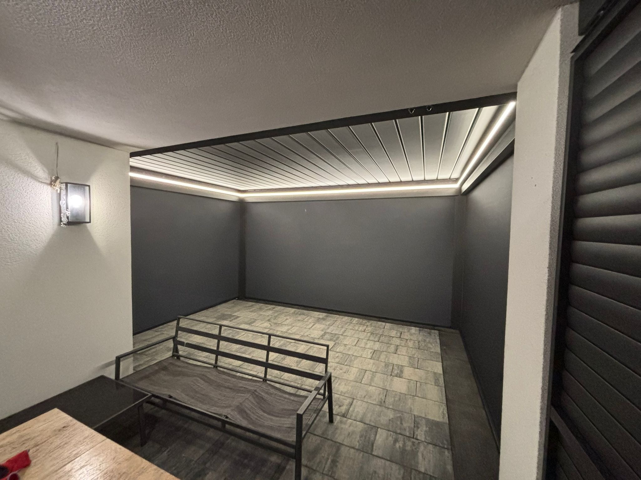 (realizacja) Rolety screen zip w pergoli widok od środka