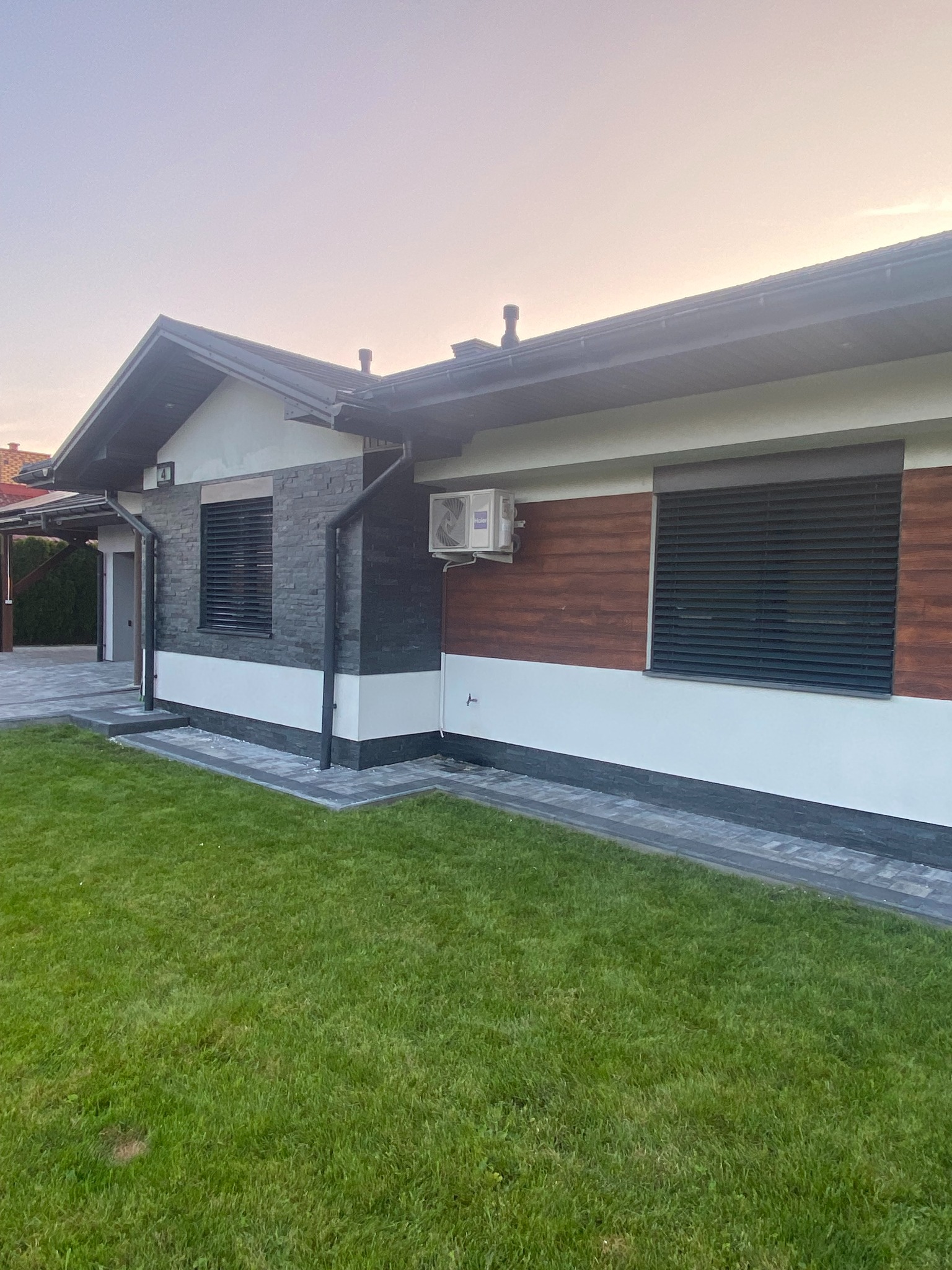 (realizacja) Żaluzje fasadowe Z-90 w skrzynkach