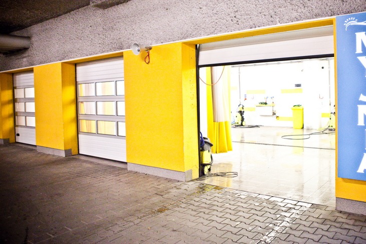 (realizacja) Bramy segmentowe z przeszkleniem