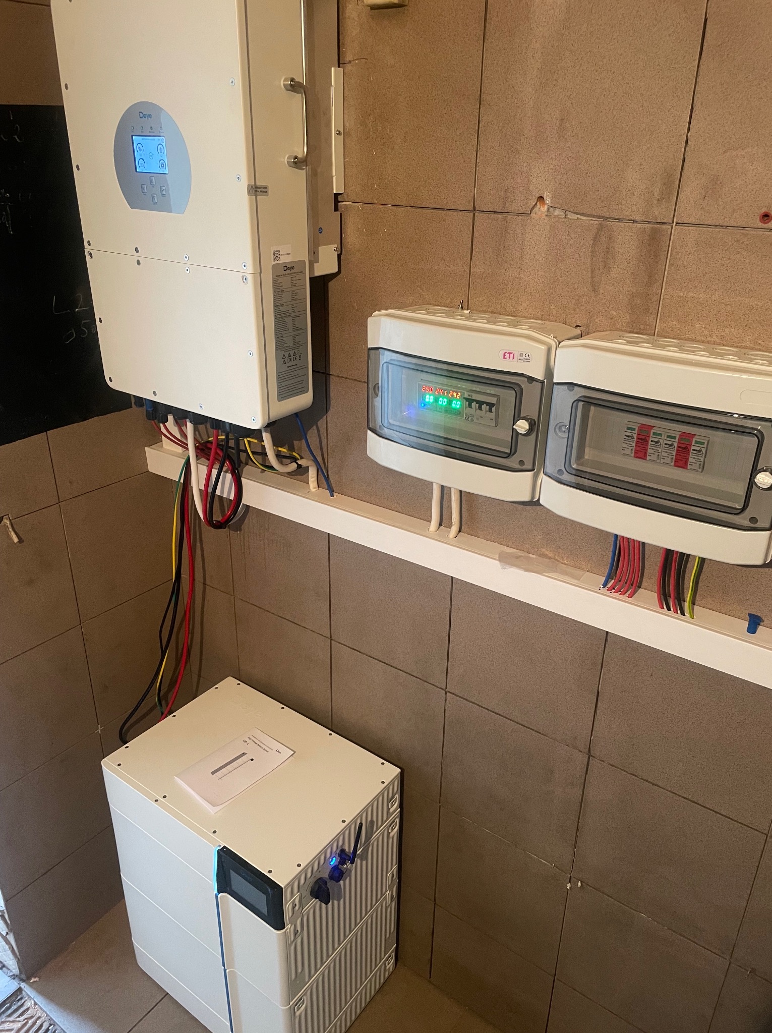 Instalacja 10kWp 500W - Jinko Solar Deye 10kW + 12kWh magazyn