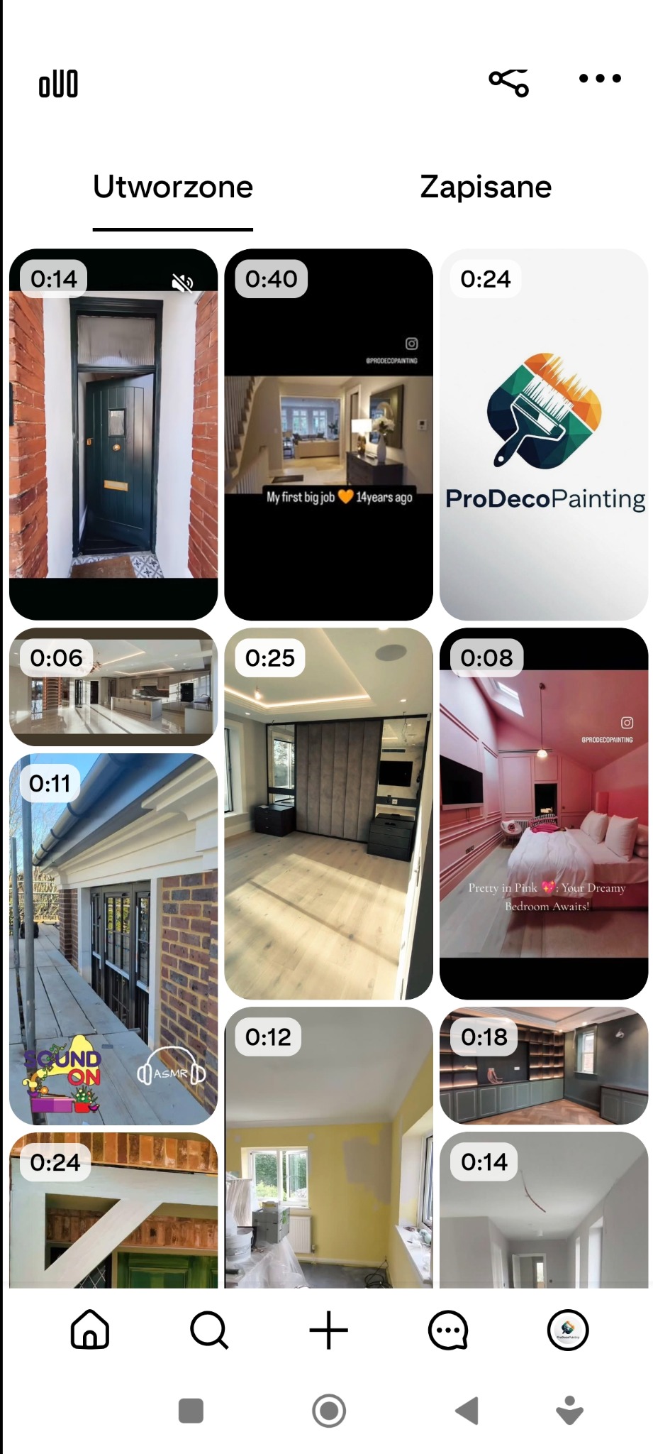 Prezentacja realizacji: odnowione wejście do domu z ciemnozielonymi drzwiami i świeżo pomalowaną białą ramą, podkreślającą ceglaną elewację.