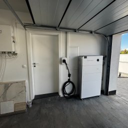 Nexbe - Instalacja magazynu energii w garażu – nowoczesne rozwiązanie zwiększające niezależność energetyczną domu.