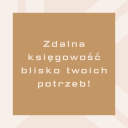 Biuro Rachunkowe KWORUM - Grafika z hasłem 'Zdalna księgowość blisko Twoich potrzeb!' na beżowym kwadracie z jasnym tłem. Nowoczesny font, prosta kompozycja, usługa online.