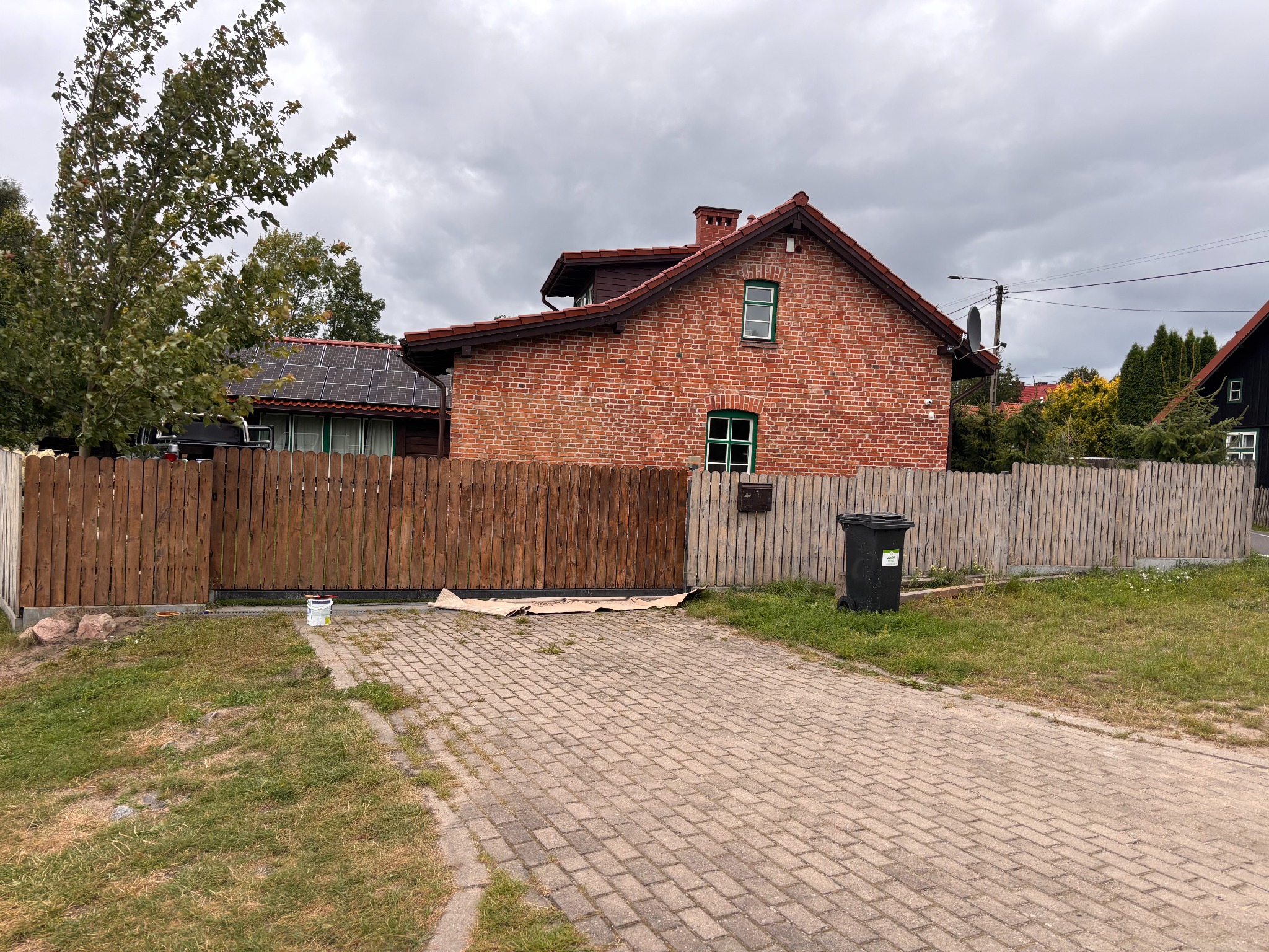 ogrodzenie w trakcie renowacji