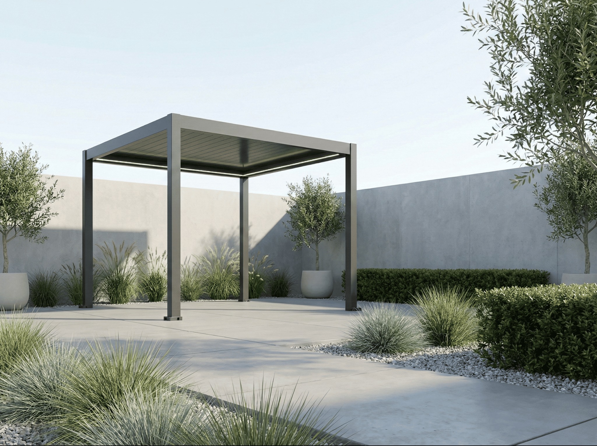 Nowoczesna, minimalistyczna pergola metalowa w kolorze grafitowym, z oświetleniem LED, na tle betonowego muru i zieleni. Ujęcie z niskiej perspektywy, podkreślające geometrię konstrukcji.