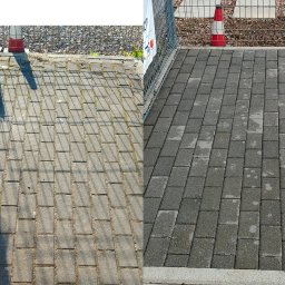 Pan Lanca Mycie Wysokociśnieniowe - Kostka brukowa: lewa strona zabrudzona, prawa po czyszczeniu. Widoczne różnice w kolorze i czystości. Kąt ujęcia z góry, widoczne elementy otoczenia.