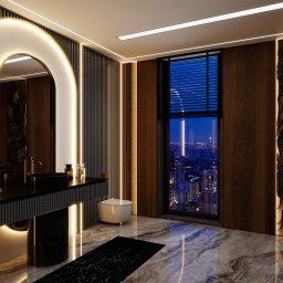 DETAIL SPACE - Nowoczesna łazienka z marmurową podłogą, podświetlanym lustrem w kształcie łuku i widokiem na miasto nocą. Minimalistyczny design z elementami dekoracyjnymi.