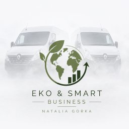 Eko & Smart Business - Grafika Eko & Smart Business: globus z liściem, wykres słupkowy i strzałka na tle dwóch rozmytych vanów. Logo firmy Natalii Górki.