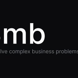 8mb - Minimalistyczna grafika z białym napisem '8mb' i szarym hasłem 'We solve complex business problems' na czarnym tle. Prosty, nowoczesny design.