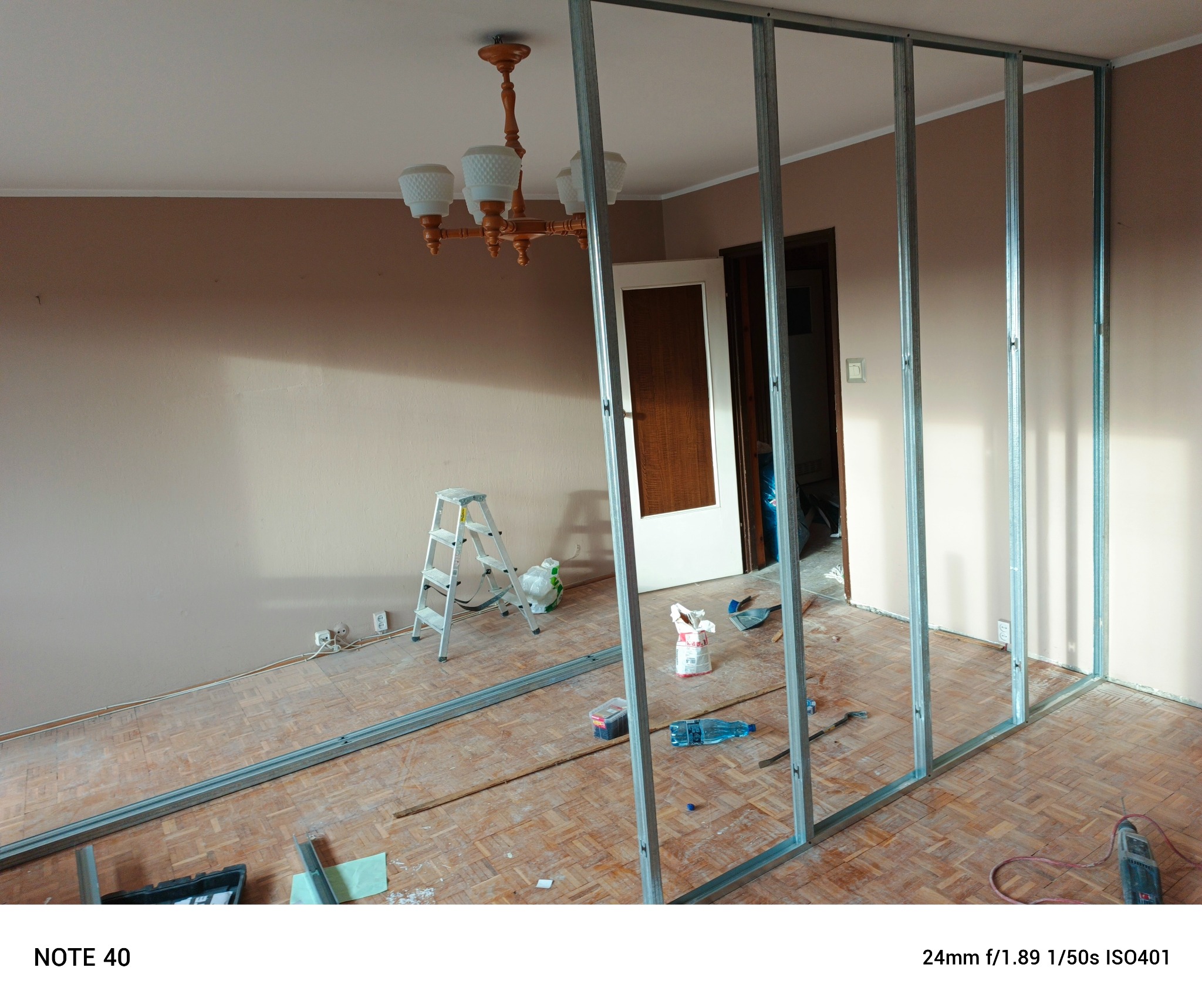 Realizacja ścianki działowej w bloku.