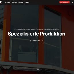 BlazingSoft SP. Z O. O. - Strona internetowa firmy DBP GmbH z pomarańczową konstrukcją i hasłem 'Spezialisierte Produktion'. Widoczne menu i przycisk 'Über uns'.