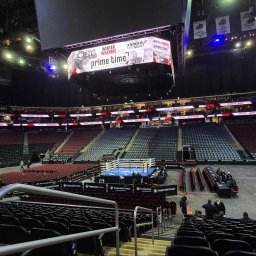 ToprawdensGFX - Arena Prudential Center z ringiem bokserskim i telebimem Prime Time Promotions. Widok z trybun na galę bokserską Winter Warfare.