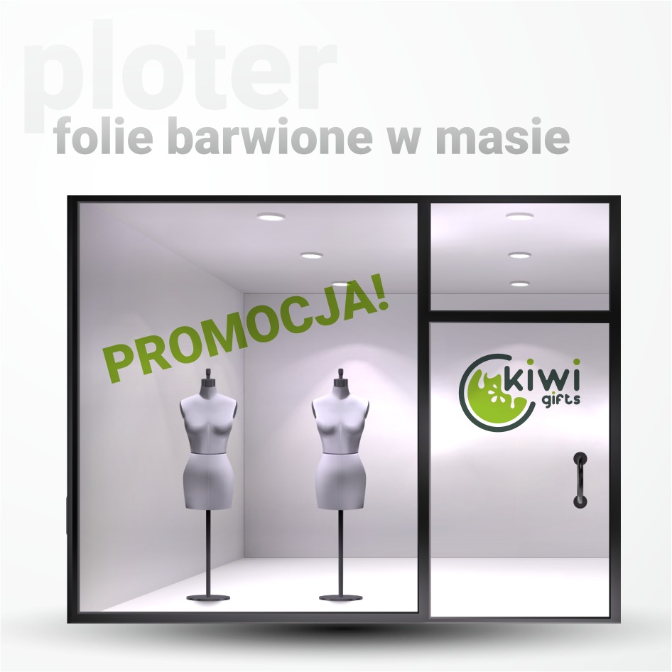 Witryna sklepowa z manekinami i zielonym napisem 'PROMOCJA!' oraz logo 'kiwi gifts' naniesionymi folią barwioną w masie.