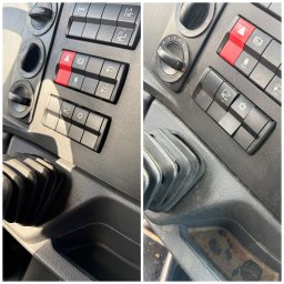 ABR CLEAN&WASH - Dwa ujęcia panelu sterowania w kabinie ciężarówki, prezentujące stan przed i po profesjonalnym czyszczeniu: po lewej czysty kokpit z przyciskami i pokrętłami, po prawej ten sam obszar z widocznymi...