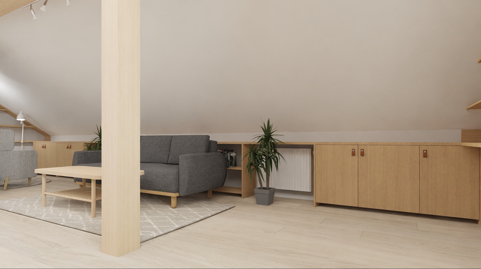 Nowoczesny salon na poddaszu z szarą sofą, jasnym drewnianym stolikiem kawowym i zabudową szafek pod skosem. Minimalistyczne wnętrze z drewnianym słupem i roślinami.