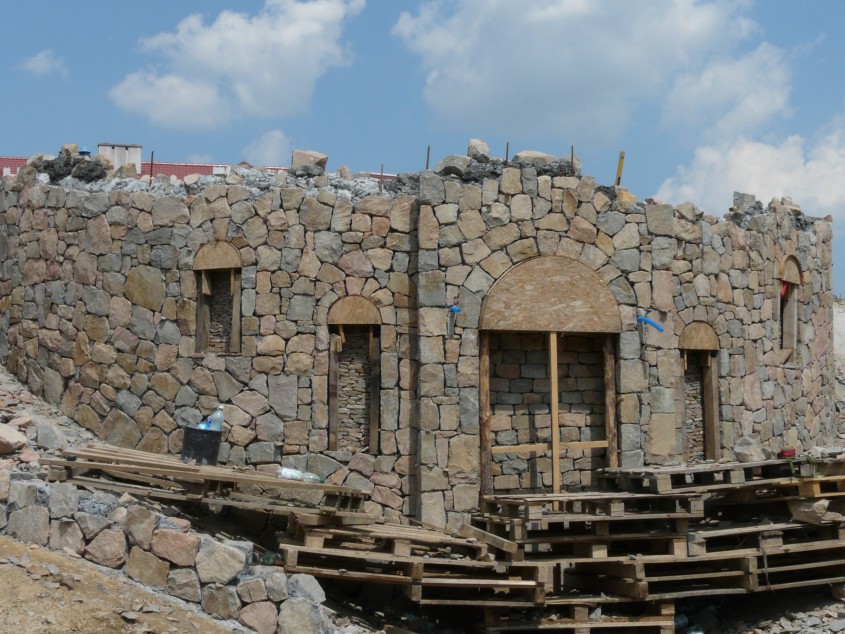 Grille z Kamienia, Kominki Kamienne, Projekt i Wykonawstwo