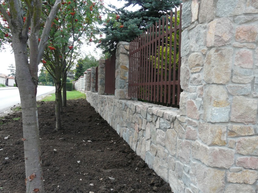 Ogrodzenia z Kamienia Mury Kominki Grille Kamienne