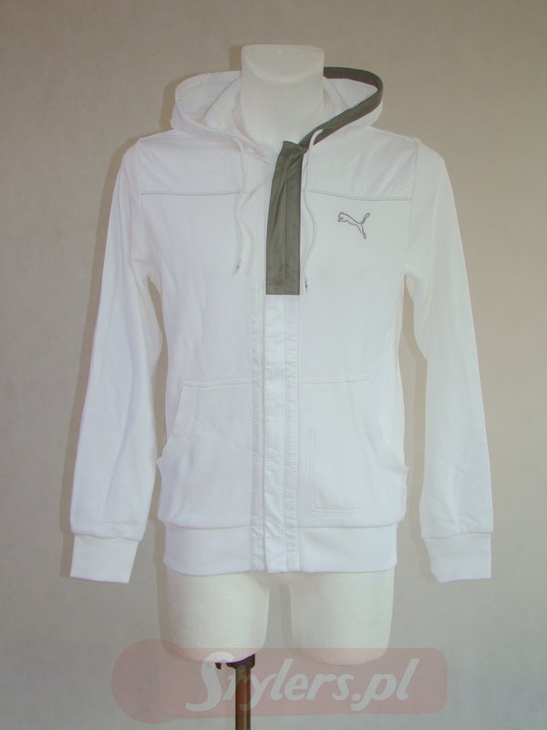 Biała bluza sportowa z kapturem marki Puma, prezentowana na manekinie z szarym wykończeniem zamka i logo na piersi.