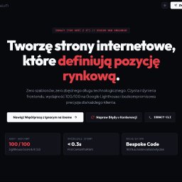 IgnacyDev - Zrzut ekranu nowoczesnej strony internetowej z ciemnym tłem, promującej usługi tworzenia stron, z nagłówkiem 'Tworzę strony internetowe...' i sekcją z wynikami Lighthouse 100/100 oraz czasem...