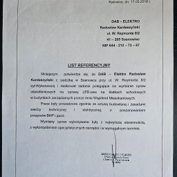 DAB-ELEKTRO - Dokument referencyjny z Katowic, 2018, potwierdzający wymianę opraw oświetleniowych na LED-owe w klatkach schodowych przez firmę DAB - Elektro, z podpisem zarządcy nieruchomości.