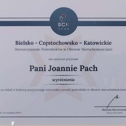 NIERUCHOMOŚCI PACH FHU Joanna Pach - Certyfikat wyróżnienia od BCK SPON dla Joanny Pach, datowany na 21.09.2019, za wkład w pozytywny wizerunek zawodu pośrednika w obrocie nieruchomościami.