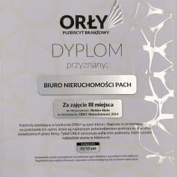 NIERUCHOMOŚCI PACH FHU Joanna Pach - Oficjalny dyplom 'Orły Plebiscyt Branżowy' dla Biura Nieruchomości PACH za III miejsce w Orłach Nieruchomości 2024 w Bielsku-Białej, z widocznym wynikiem 10/10 pkt i subtelnym wzorem tła.
