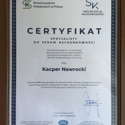 Biuro rachunkowe Finkey - Oprawiony certyfikat specjalisty ds. rachunkowości dla Kacpra Nawrockiego, wydany przez Stowarzyszenie Księgowych w Polsce, z datą 22 kwietnia 2026 r.