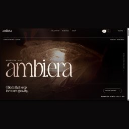 DIAG REC - Zrzut ekranu strony głównej 'ambiera' z podświetlonym, teksturowanym elementem dekoracyjnym w tle, dużym logo i menu nawigacyjnym.
