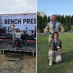 FIT A&M - Dwa panele: para sportowców pozuje, prężąc bicepsy, przy sztandze na zawodach wyciskania, a następnie dumnie prezentuje cztery trofea i medale w ogrodzie.