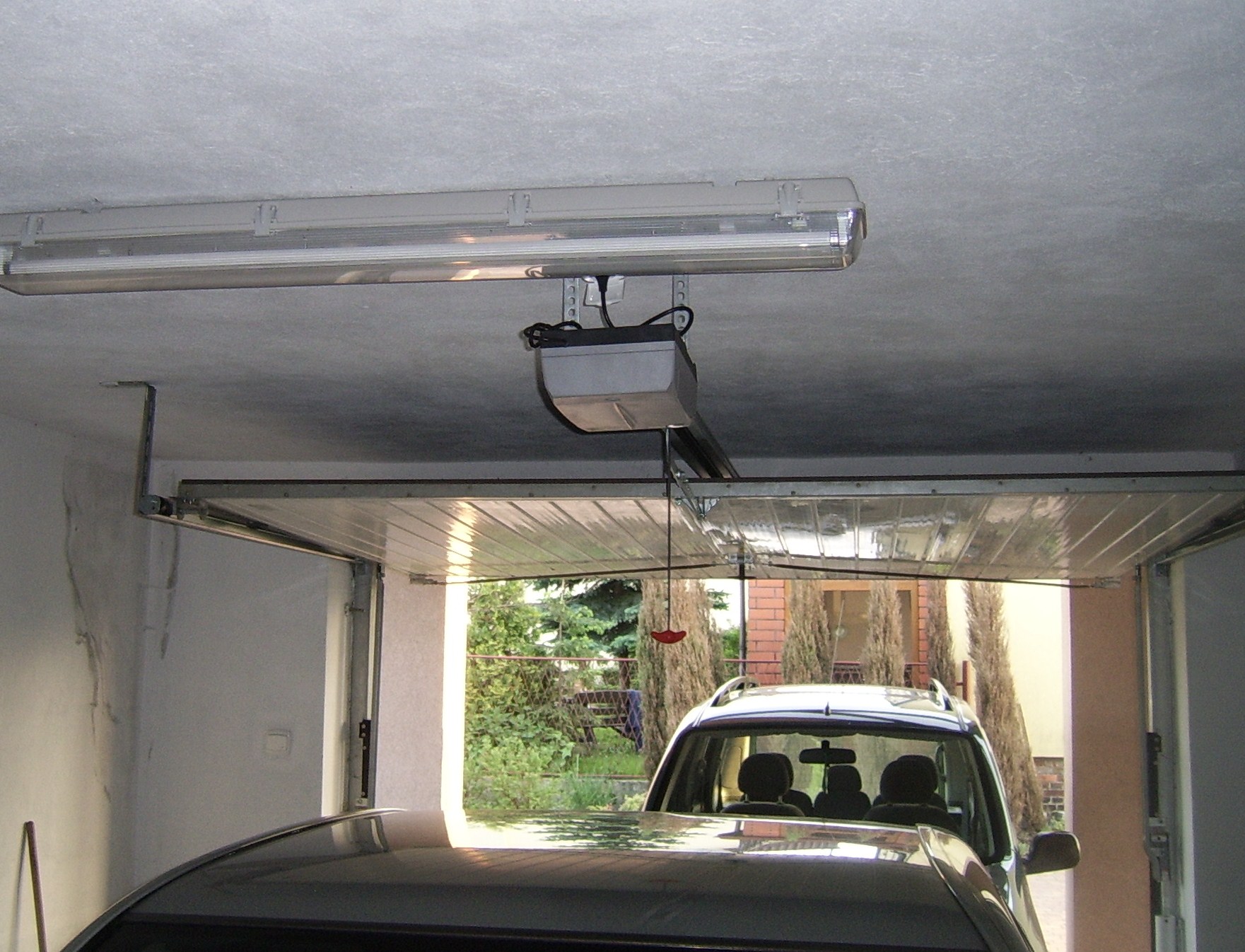 Alarmy Kamery Napędy do bram Instalacje elektryczne