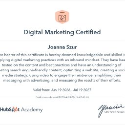 Aisa Design - Certyfikat HubSpot Academy dla Joanny Szur potwierdzający umiejętności w marketingu cyfrowym, optymalizacji stron i strategii social media, ważny do lipca 2027.