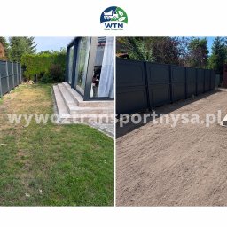 WTN WywózTransportNysa - Porównanie: teren z suchą trawą i po jej usunięciu, z wyrównaną ziemią pod nowy trawnik, obok nowoczesnego budynku ze szklanymi drzwiami i ciemnego ogrodzenia.