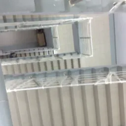 Układanie płytek, glazury, gresu, kamienia naturalnego na dużych powierzchniach.