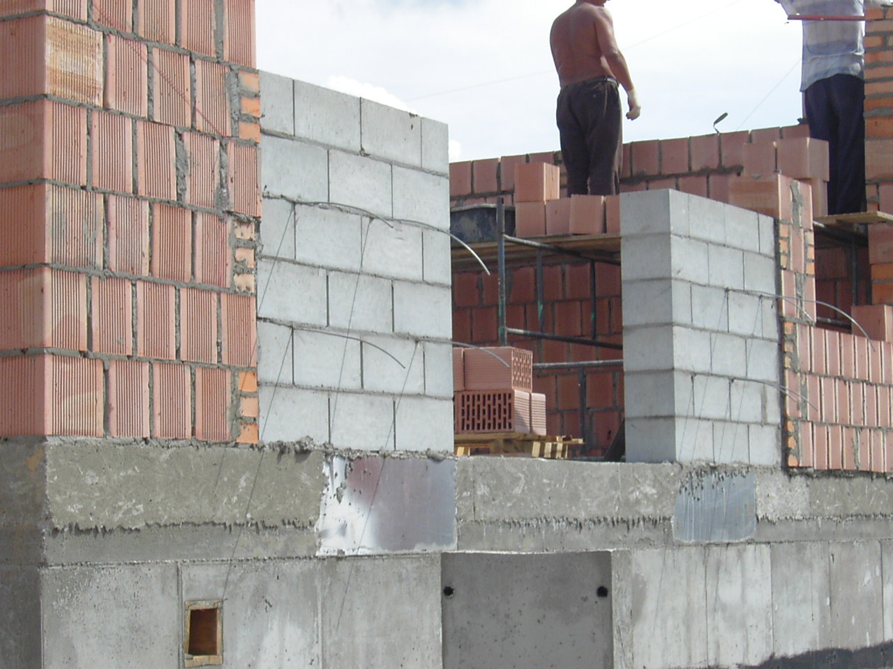 Stany surowe, ściany działowe