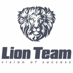 Grafika wektorowa przedstawiająca głowę lwa z grzywą, umieszczona nad tekstem 'Lion Team' z dopiskiem 'vision of success'.