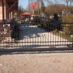 Kowalstwo artystyczne ogrodzenia metalowe bramy płoty