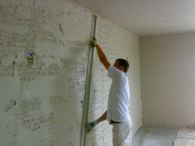 Tynki maszynowe gipsowe i cementowo-wapienne