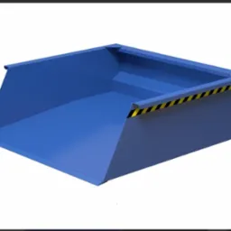 Niebieski kontener metalowy z ukośną przednią ścianą i taśmą ostrzegawczą na górnej krawędzi, render 3D.