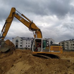 Nowy zakup-24tonowa  koparka gąsienicowa Liebherr 914 o zasięgu ramienia 10m.