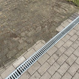 SERVICE CONSTRUCTION Sp. z o.o. - Czyszczenie kostki brukowej