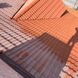 Impregnacja dachówki w trakcie