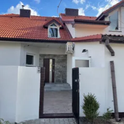 Zakończony projekt czyszczenia dachu i wykonania nowej elewacji.