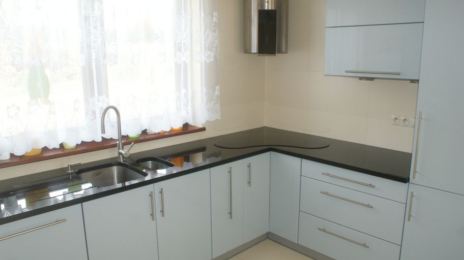 Blaty z kamienia, granitu i konglomeratów kwarcytowych, blaty kamienne