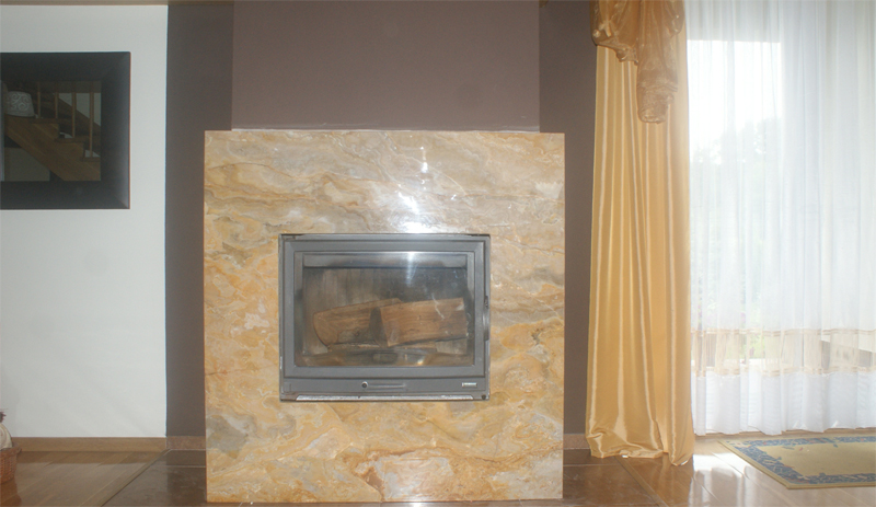 Obudowa kominka z kamienia naturalnego