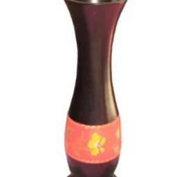 Wazon z ciemnego drewna mango, zdobiony pomarańczowym pasem z motywem kwiatowym, na białym tle.