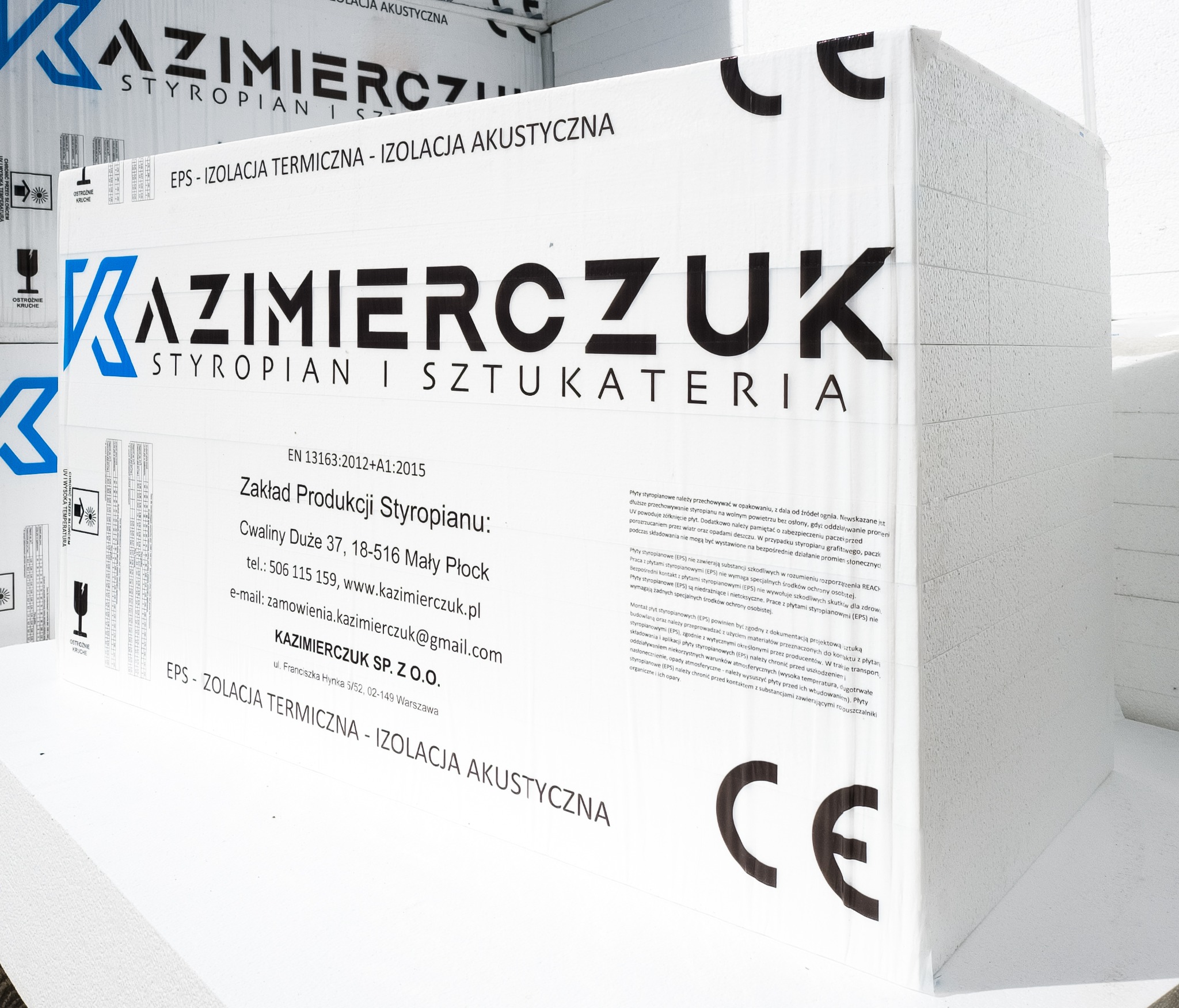 Idealny do izolacji termicznej i akustycznej, produkowany zgodnie z normą EN 13163. Lekki, trwały i łatwy w montażu